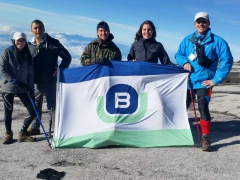 Berge-Bulk-Flag-at-the-top.jpg