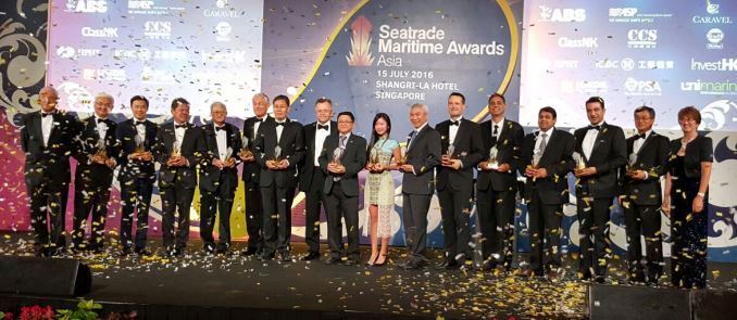 Operations Manager Atul Trehan (third from the right) receiving the Environmental Protection Award on behalf of Berge Bulk